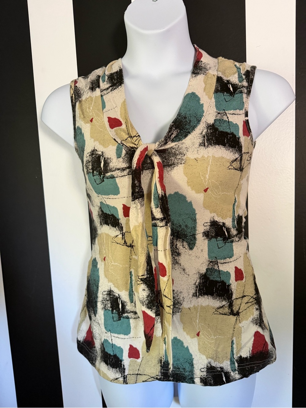 Effie’s Heart Sleeveless Tie-Neck Abstract Print Top SZ M